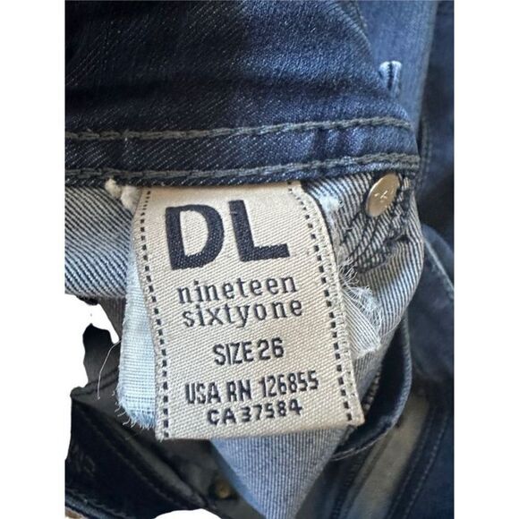 DL1961 Emma Skinny Medium Wash Jeans - Picture 10 of 11